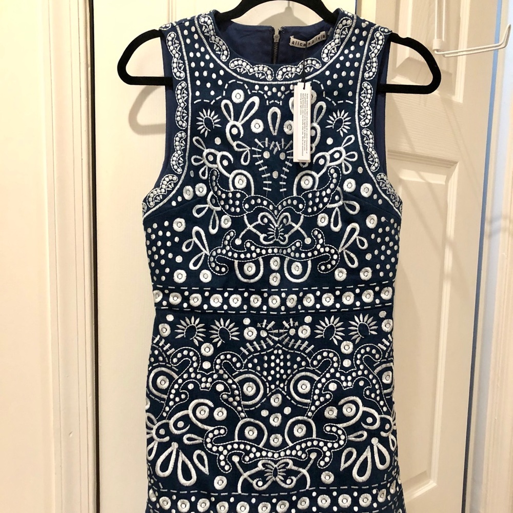 NEW Alice + Olivia White Embroidered Navy Dress